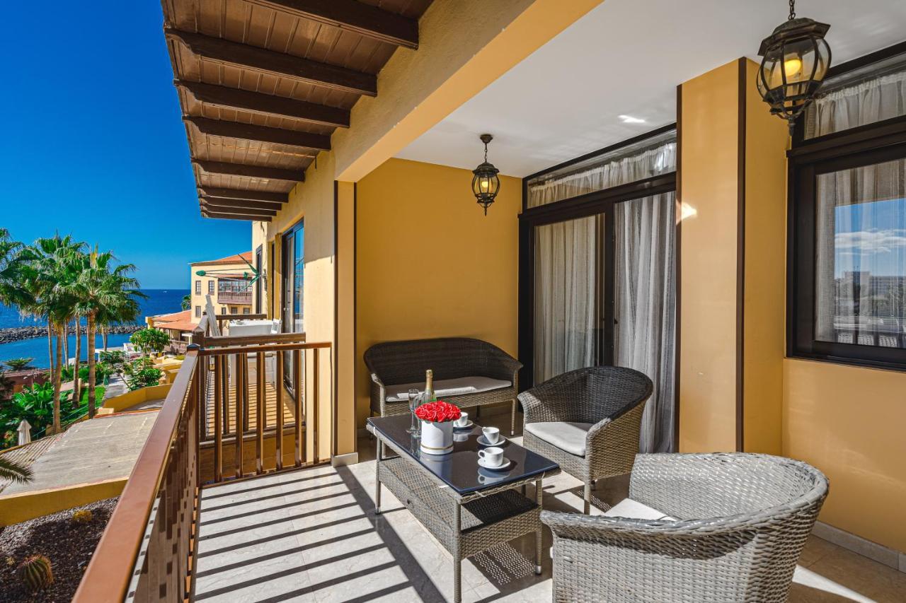 Oceanfront Oasis: 3-bedroom Americas Retreat Apartment Playa de las Americas (Tenerife)