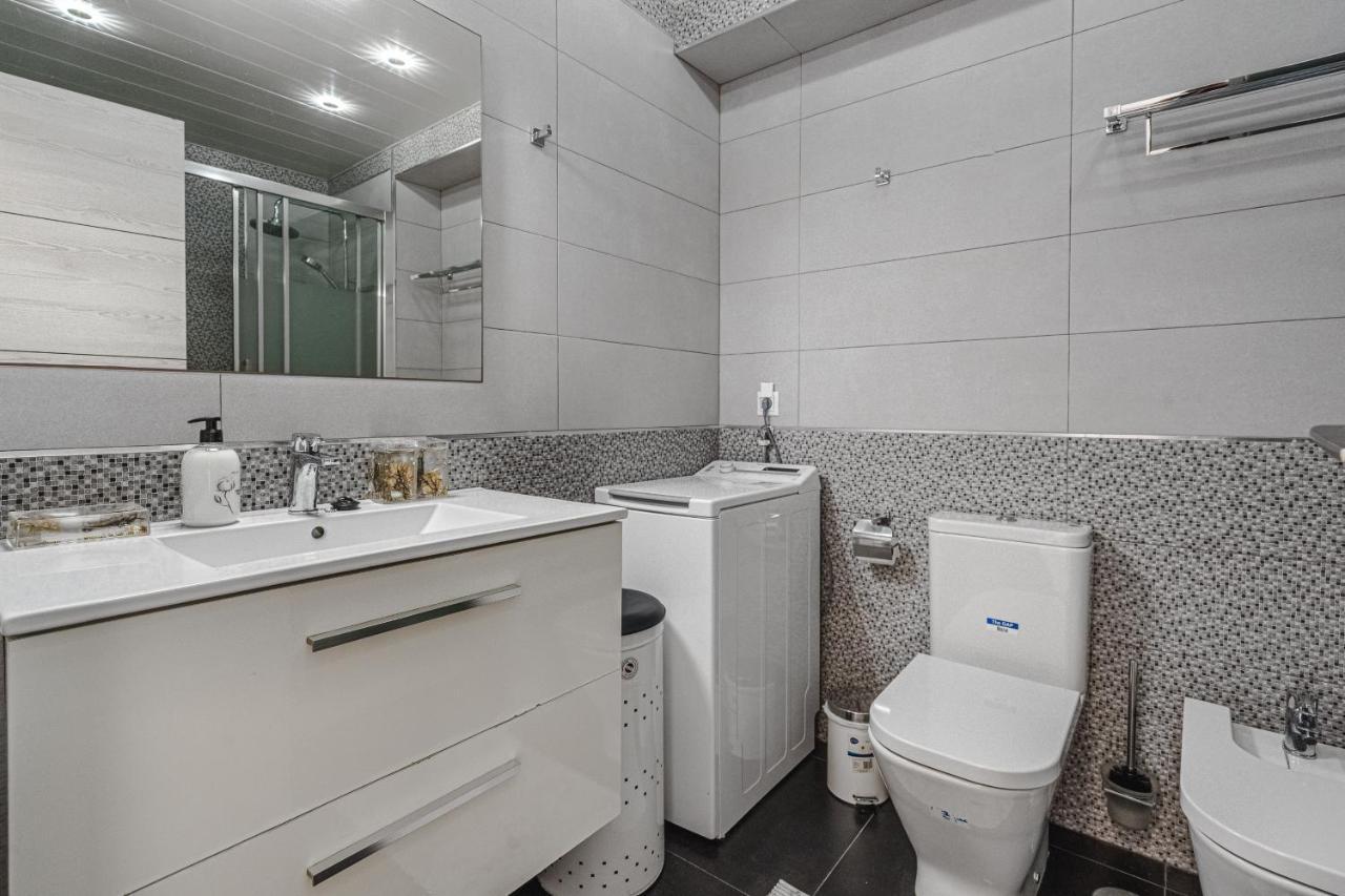 Oceanfront Oasis: 3-bedroom Americas Retreat * Playa de las Americas (Tenerife)