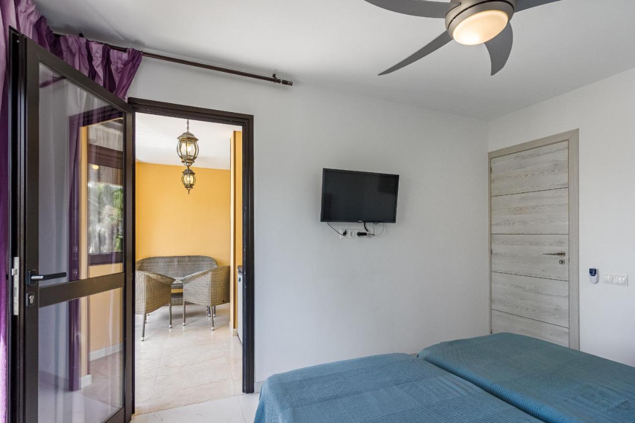 Apartment Oceanfront Oasis: 3-bedroom Americas Retreat *