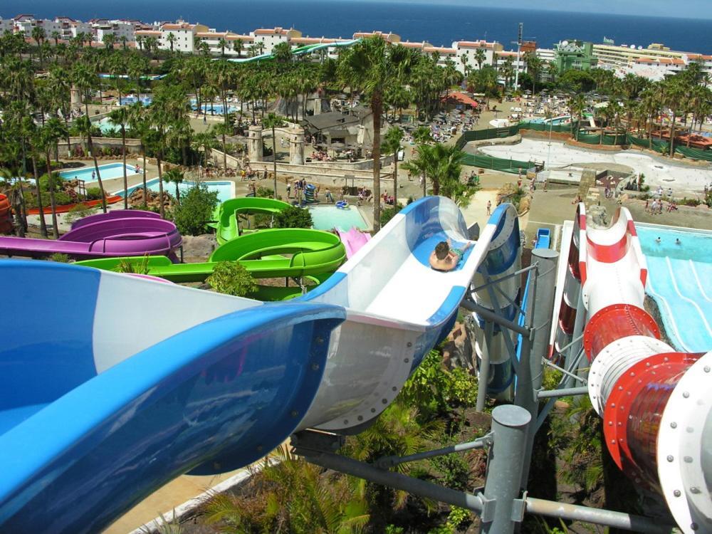 Oceanfront Oasis: 3-bedroom Americas Retreat Apartment *