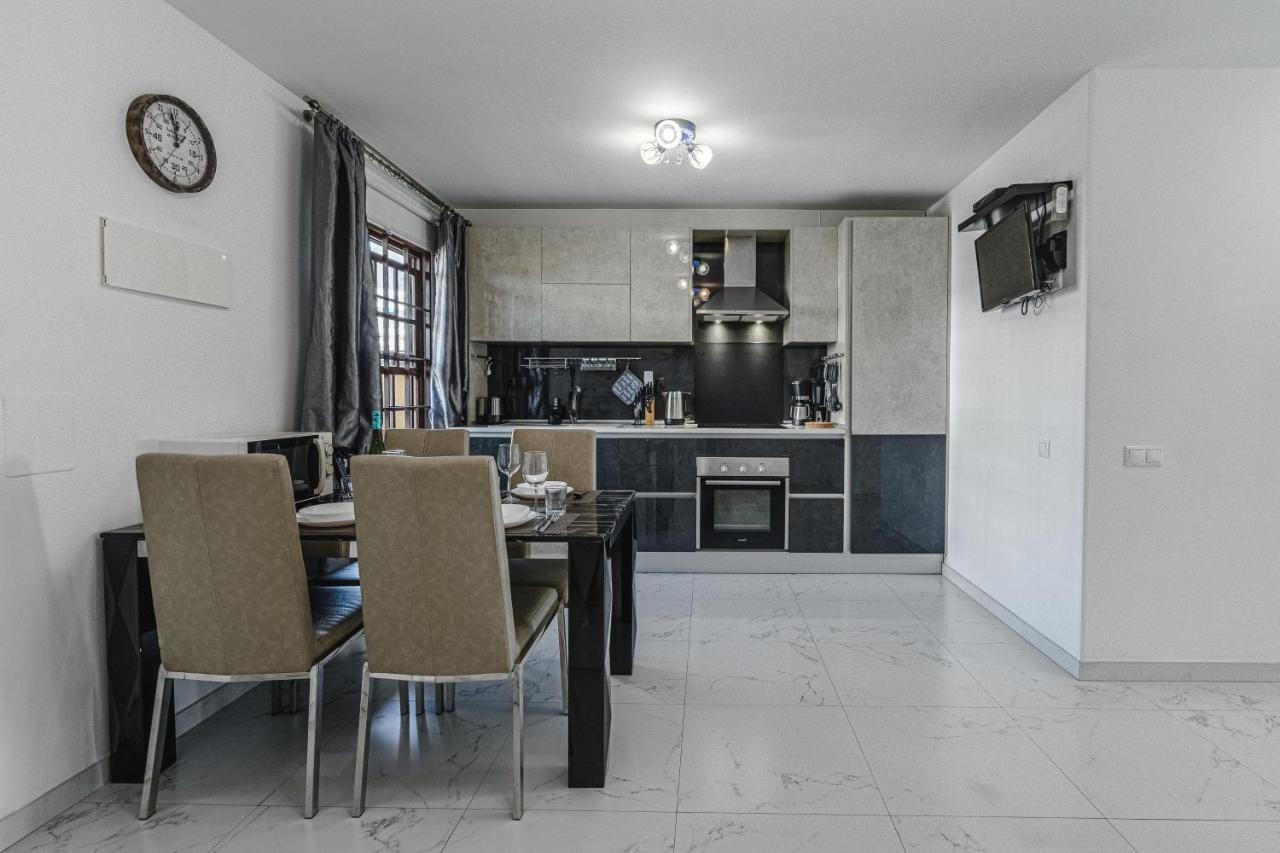 Amazing 3 Bedroom On The First Line Of The Americas Beach, Air Conditioner And Terrace Ocean View Apartament