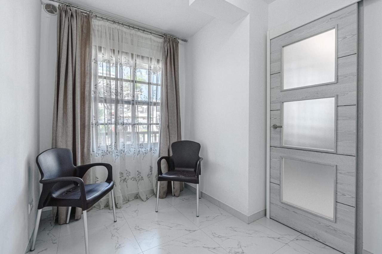 Amazing 3 Bedroom On The First Line Of The Americas Beach, Air Conditioner And Terrace Ocean View Apartament